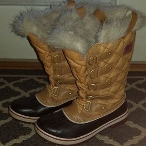 Sorel 6.5 Winter Boots.